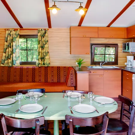 Davy Crockett Ranch Hotel