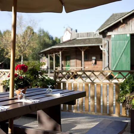 Szálloda Davy Crockett Ranch 3*