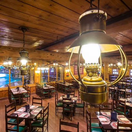Davy Crockett Ranch 3*
