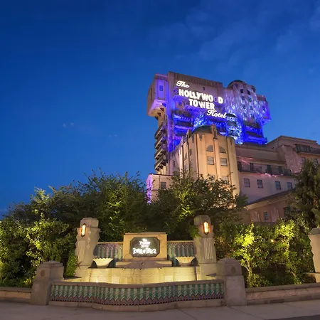 Davy Crockett Ranch Hotel